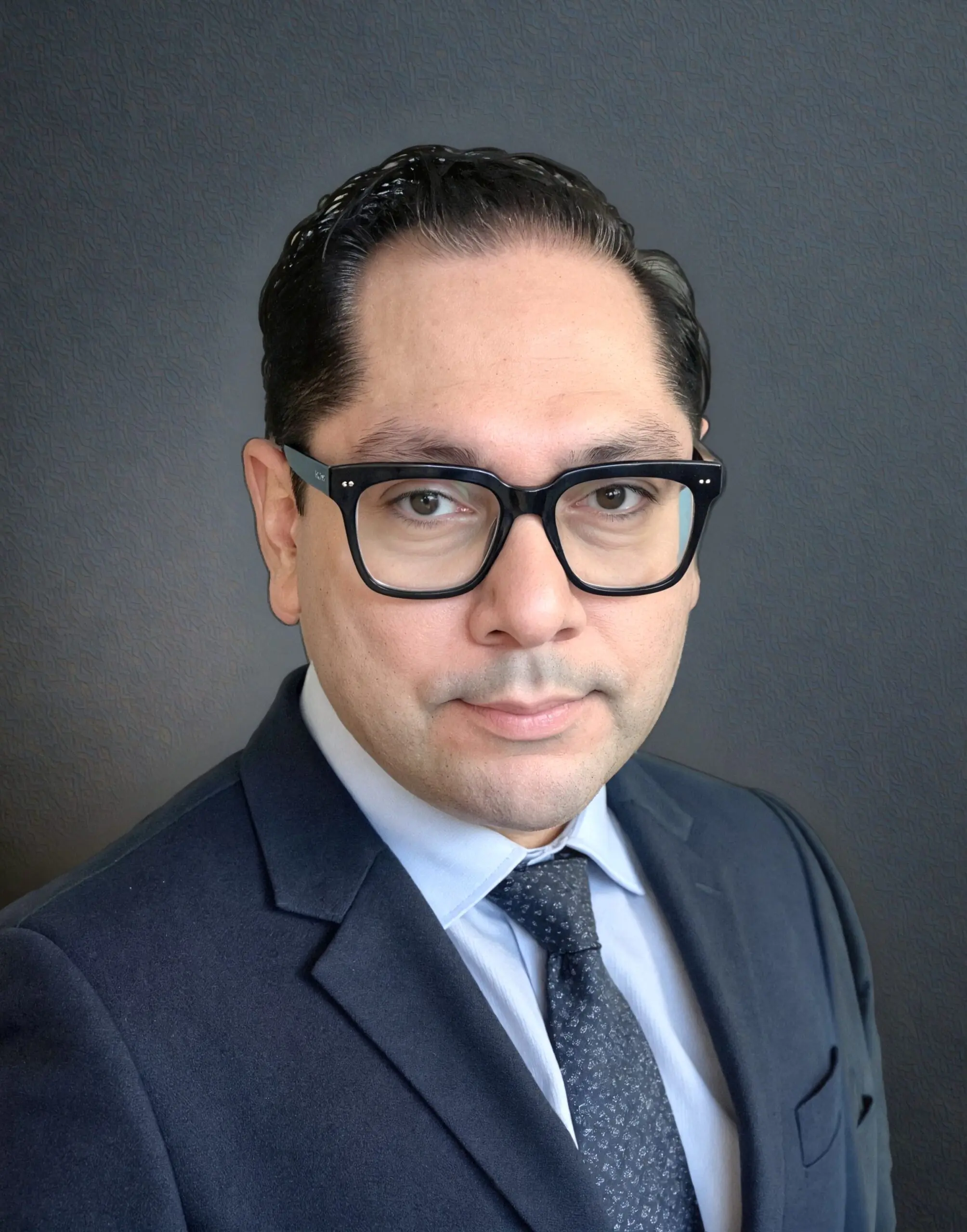 Luis Mendoza headshot